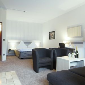 Pool Suite